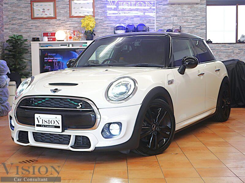 MINI (F55) クーパーＳ5ドア JCW-PKG JCWフルエアロ アダプテイヴクルーズコントロール ヘッドアップディスプレイ REMUSマフラー 純正ブラック17inAW＆BLITZサスローダウン ドライビングアシスト＆ドライビングモード  '2015